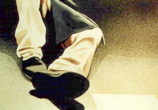Pantaloni bianchi, 2001, tecnica mista su carta, cm 36x51